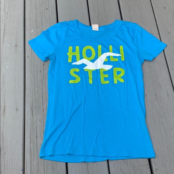 Hollister Tops - Hollister T-Shirt Hollister Tops - Hollister T-Shirt